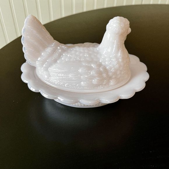 Mosser Glass Crown Tuscan Pink Covered Chicken / Hen Dish on a Wide Rim Base. - Picture 2 of 5
